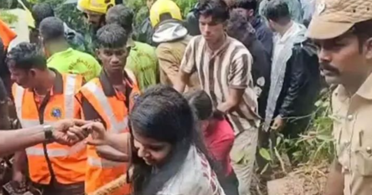 മേട്ടുപ്പാളയം–ഊട്ടി റോഡിൽ മണ്ണിടിച്ചിൽ; പാലക്കാട്ട് നിന്ന് വിനോദയാത്ര പോയ 150 ലധികം വിദ്യാർഥികളെ രക്ഷപ്പെടുത്തി
