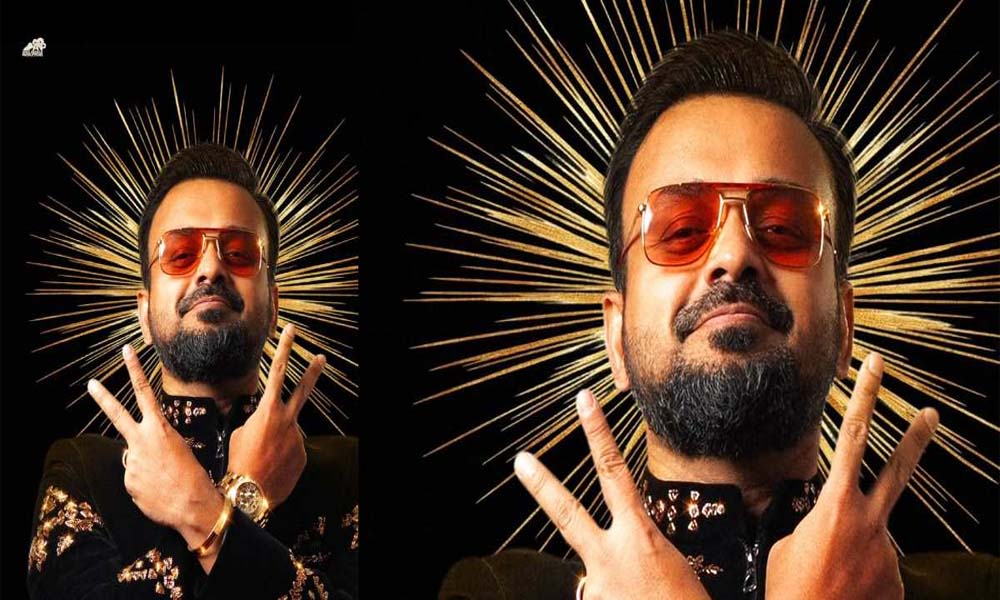പ്രഭാവലയത്തില് പീസ് സൈന് ഉയര്ത്തി ധീരജ് പ്രഭു; ബാച്ച്ലര് പാര്ട്ടി deux ലെ കുഞ്ചാക്കോ ബോബന്റെ പോസ്റ്റര് പുറത്ത്