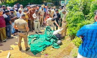 വിവാഹമോചനക്കേസില്‍ വിധിവരാനിരിക്കേ ഭാര്യയെ ഓഫീസില്‍നിന്നും പിടിച്ചിറക്കി കമ്പിപ്പാരവെച്ച് തലയ്ക്കടിച്ചു; പിന്നാലെ സ്വയം വെടിയുതിര്‍ത്ത് ഭര്‍ത്താവ് ജീവനൊടുക്കി