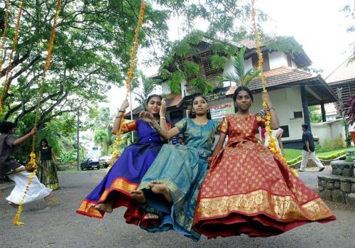 ഓര്‍മ്മകളിലെ ഓണക്കാലം (അനില്‍ പെണ്ണുക്കര)