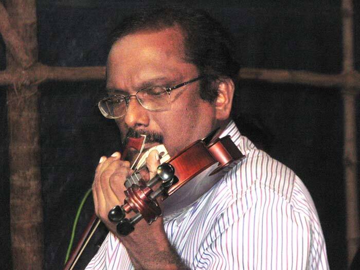 മഞ്‌ജുഷയ്‌ക്കൊരു കൃഷ്‌ണവേണി: ഉത്സവ നാളുകളില്‍ ഉണരുന്ന മധുരസ്വപ്‌നങ്ങള്‍ (രചന, ചിത്രങ്ങള്‍: കുര്യന്‍ പാമ്പാടി)