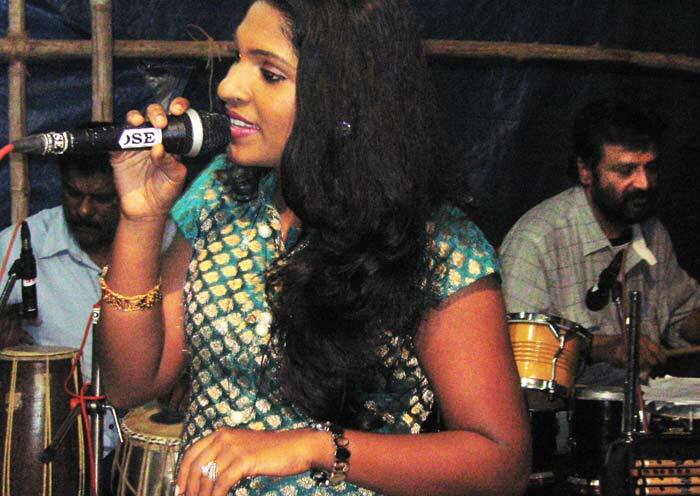 മഞ്‌ജുഷയ്‌ക്കൊരു കൃഷ്‌ണവേണി: ഉത്സവ നാളുകളില്‍ ഉണരുന്ന മധുരസ്വപ്‌നങ്ങള്‍ (രചന, ചിത്രങ്ങള്‍: കുര്യന്‍ പാമ്പാടി)