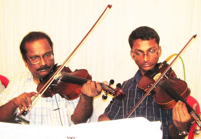 മഞ്‌ജുഷയ്‌ക്കൊരു കൃഷ്‌ണവേണി: ഉത്സവ നാളുകളില്‍ ഉണരുന്ന മധുരസ്വപ്‌നങ്ങള്‍ (രചന, ചിത്രങ്ങള്‍: കുര്യന്‍ പാമ്പാടി)