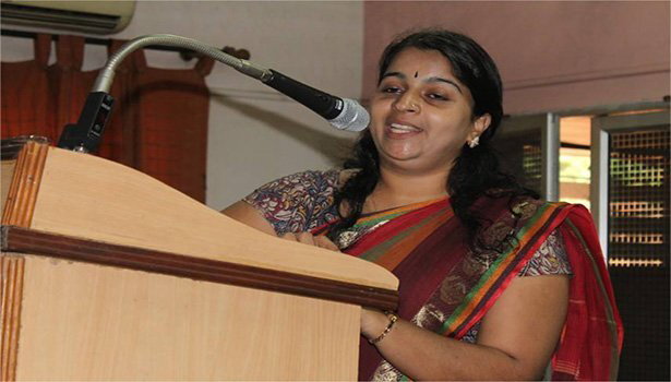 ജന്മനാട്ടില്‍  'സര്‍ഗ്ഗ' പുരസ്‌ക്കാരം: വേദികളില്‍ നിന്ന് വേദികളിലേക്ക് രതീദേവി  