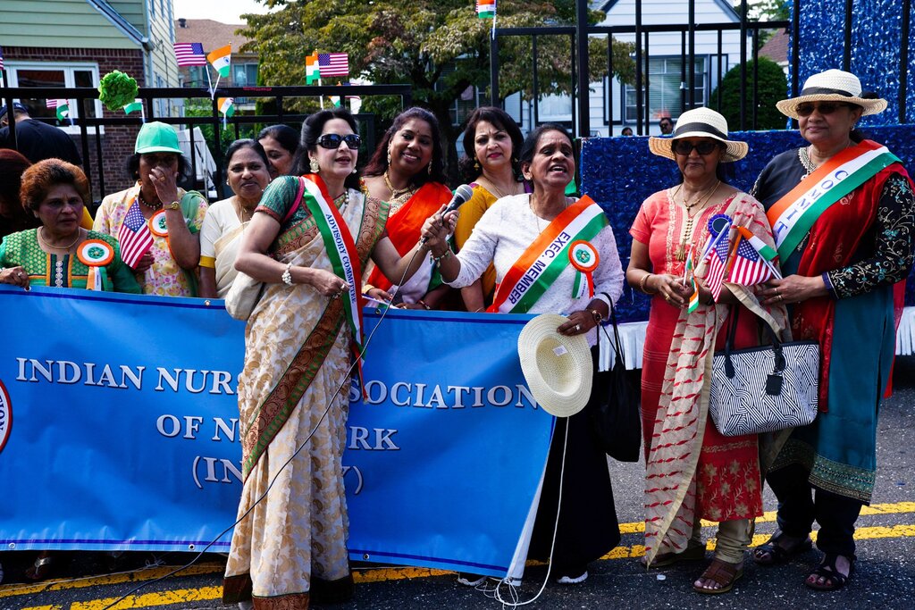 ക്വീന്‍സ് പരേഡില്‍ നഴ്‌സിംഗ് അസോസിയേഷന്റെ പങ്കാളിത്തം ശ്രദ്ധേയമായി