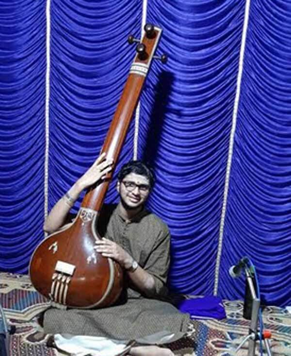 Vignesh  Shankaranarayanan: The prince of melody (Amateur artists- Series-1- Thodupuzha K.Shankar,  MumbaiI)