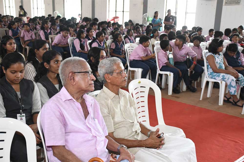 ബഷീർ മലയാളത്തിലെ എക്കാലത്തെയും ഈടുറ്റ എഴുത്തുകാരൻ - തിരുവഞ്ചൂർ രാധാകൃഷ്ണൻ