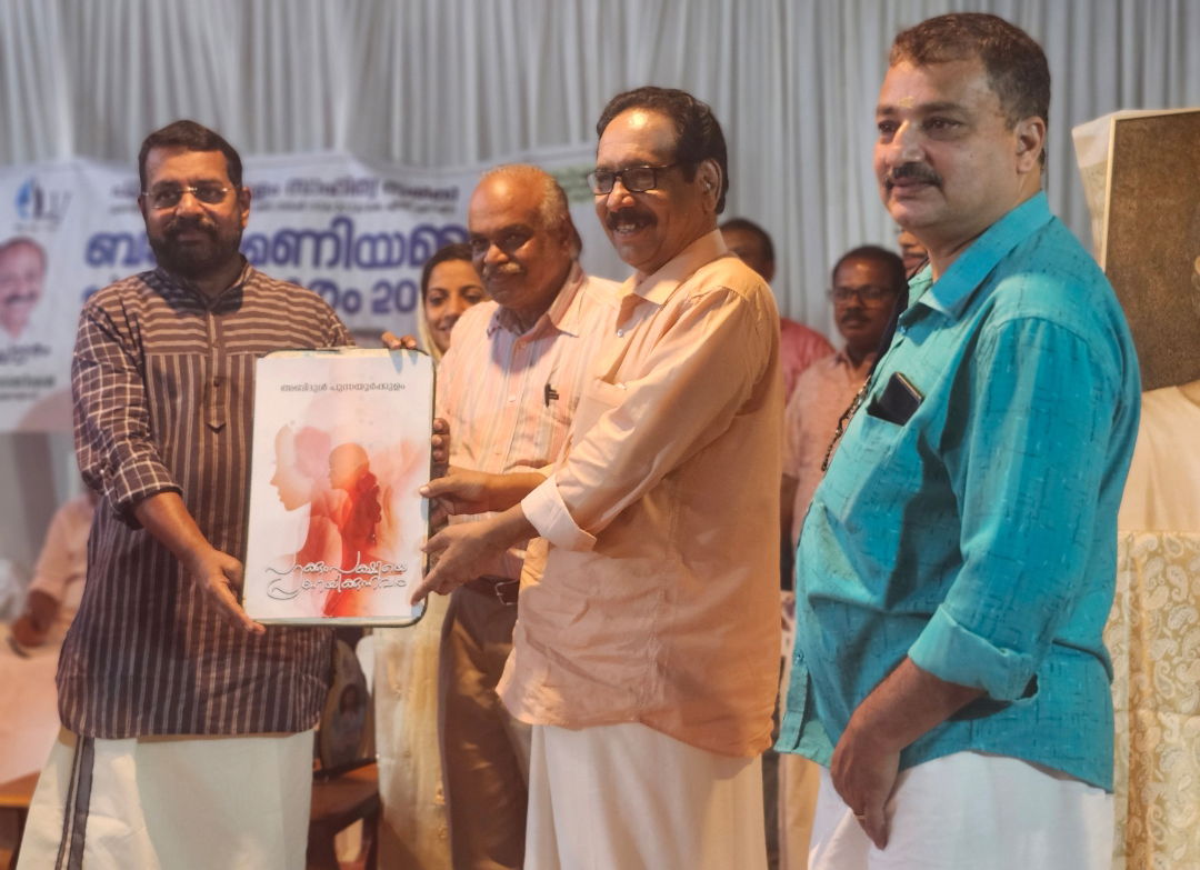 അബ്ദുൾ പുന്നയൂർക്കുളത്തിന്റെ 'പറക്കും പക്ഷിയെ പ്രണയിക്കുന്നവർ '  നോവലിന്റെ കവർ പ്രകാശനം ചെയ്തു