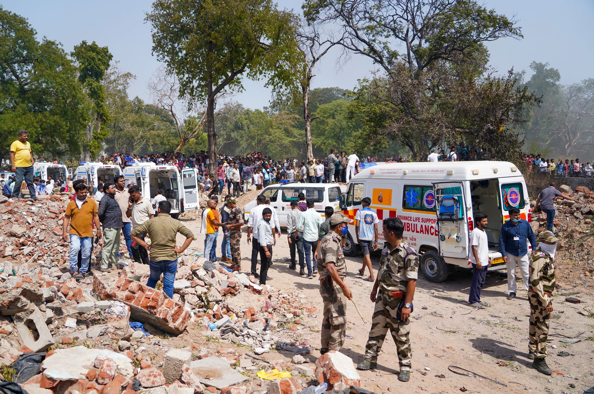 വിമാനാപകടം: കൂടുതൽ ചിത്രങ്ങൾ, മലയാളിയുടെ മരണം സ്ഥിരീകരിച്ചു 