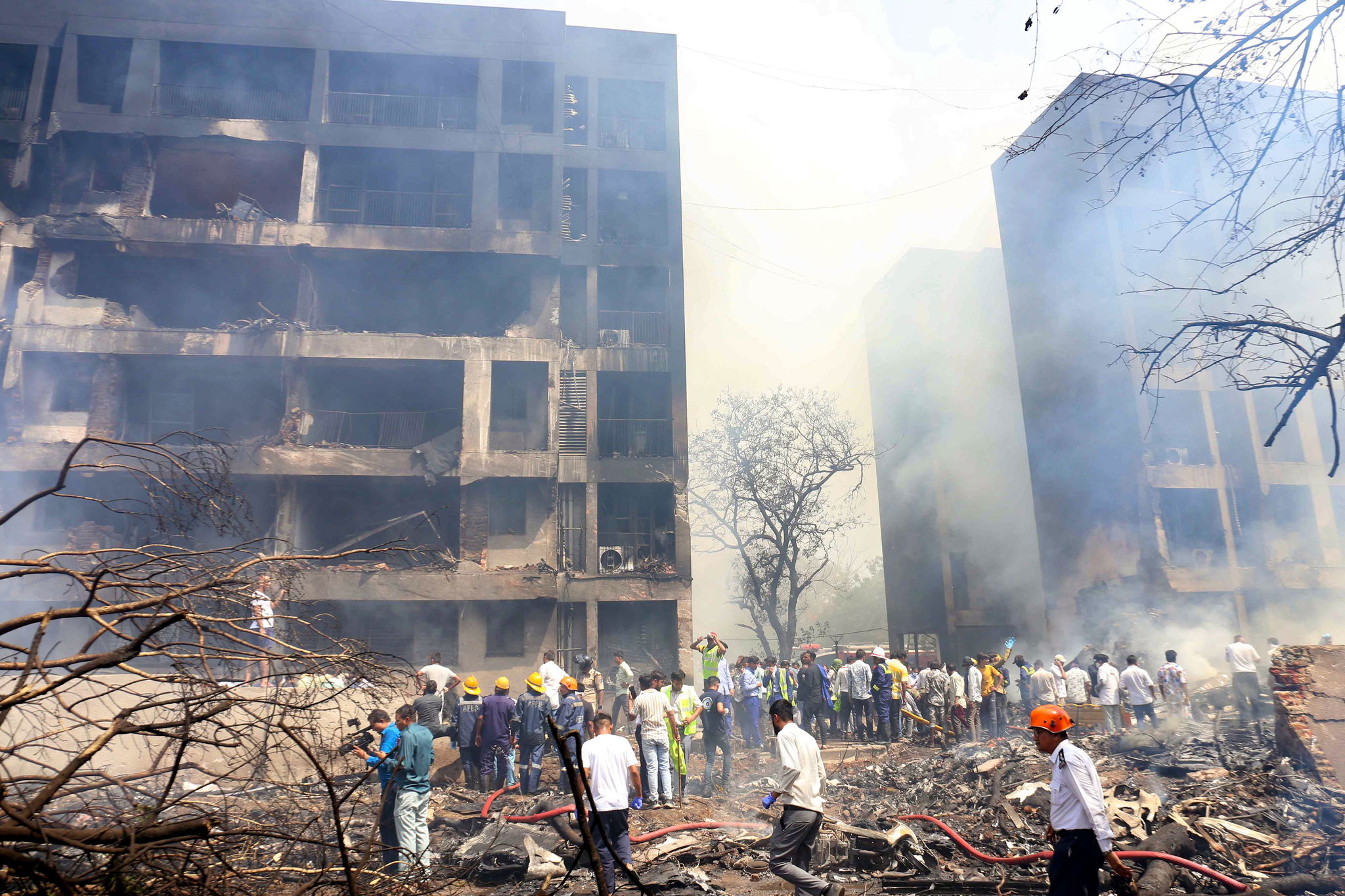 വിമാനാപകടം: കൂടുതൽ ചിത്രങ്ങൾ, മലയാളിയുടെ മരണം സ്ഥിരീകരിച്ചു 