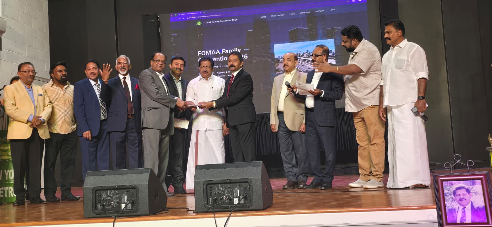 വോളിബോൾ  കളിച്ചു  മാണി സി. കാപ്പന്‍ എം.എല്‍.എ. ക്ക്   സ്വർണമാല; കിട്ടി, പോയി  
