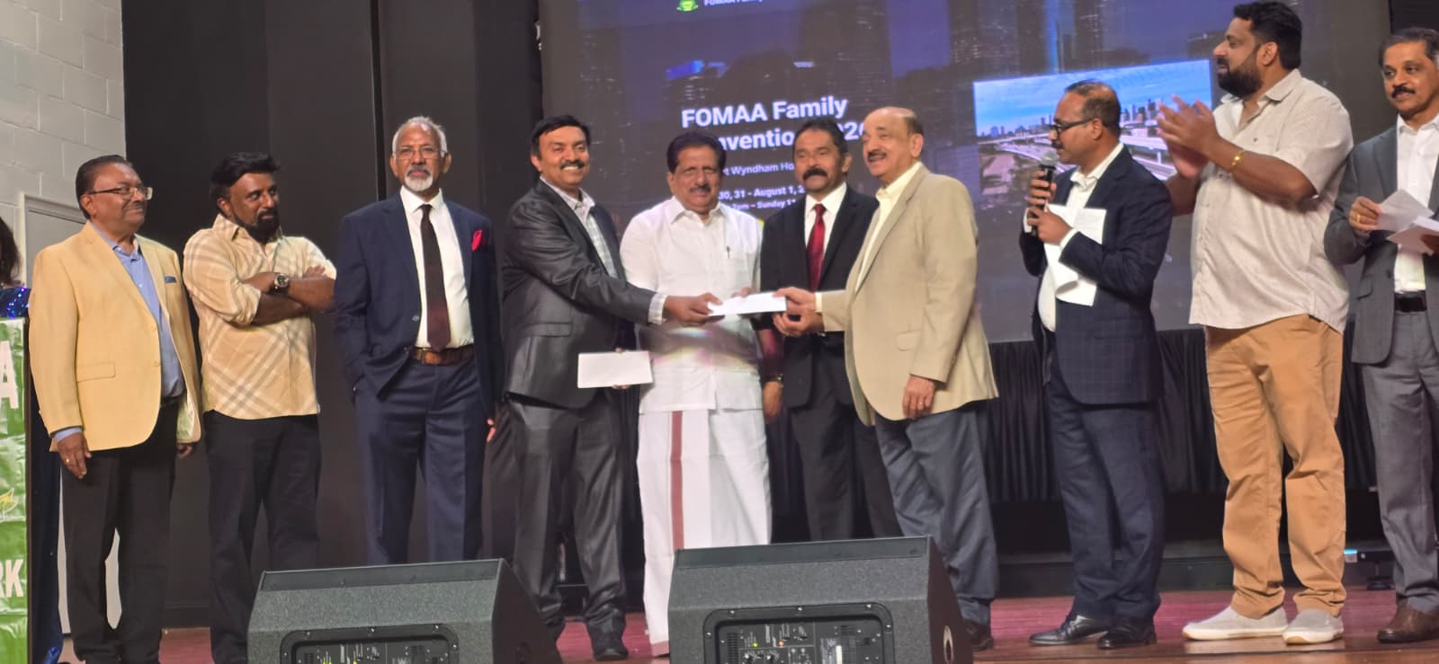 വോളിബോൾ  കളിച്ചു  മാണി സി. കാപ്പന്‍ എം.എല്‍.എ. ക്ക്   സ്വർണമാല; കിട്ടി, പോയി  