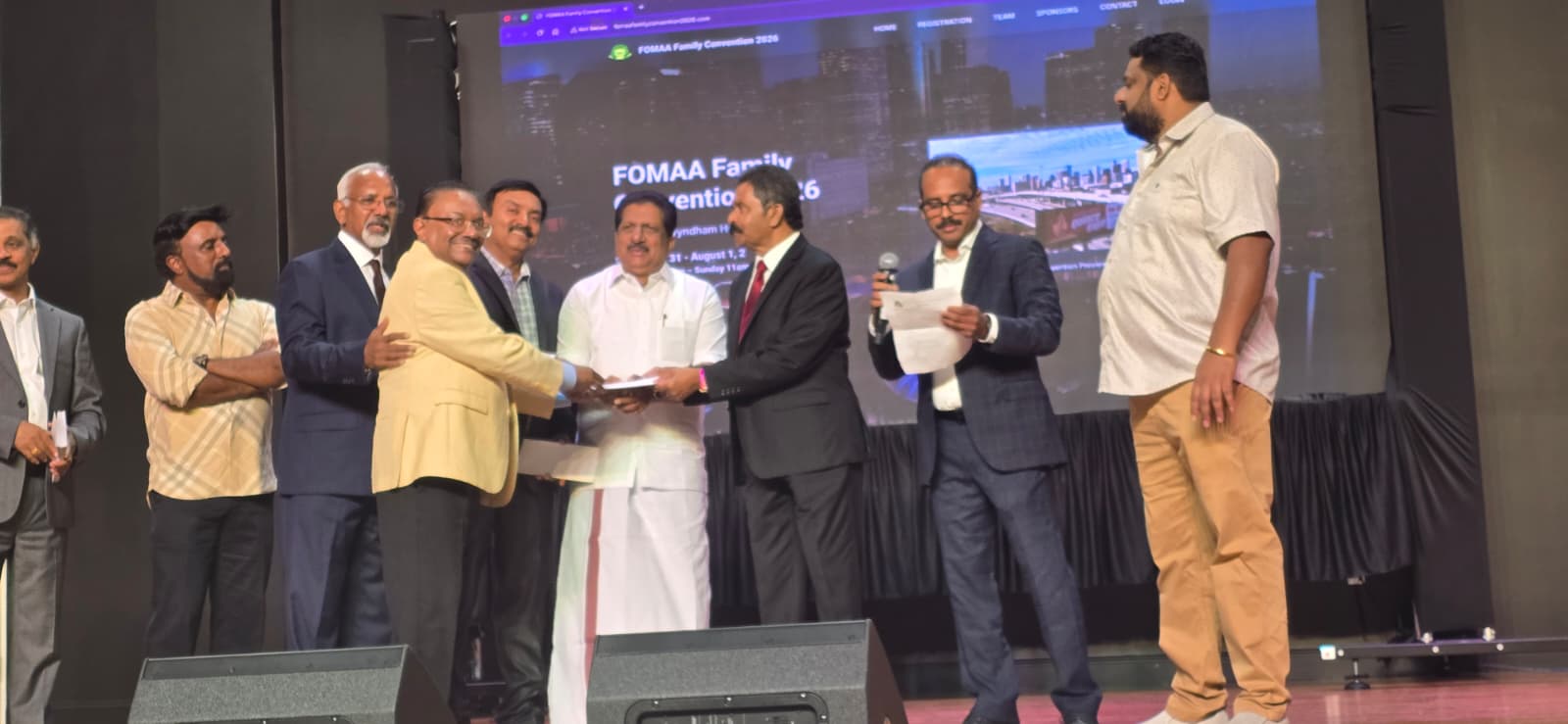 വോളിബോൾ  കളിച്ചു  മാണി സി. കാപ്പന്‍ എം.എല്‍.എ. ക്ക്   സ്വർണമാല; കിട്ടി, പോയി  
