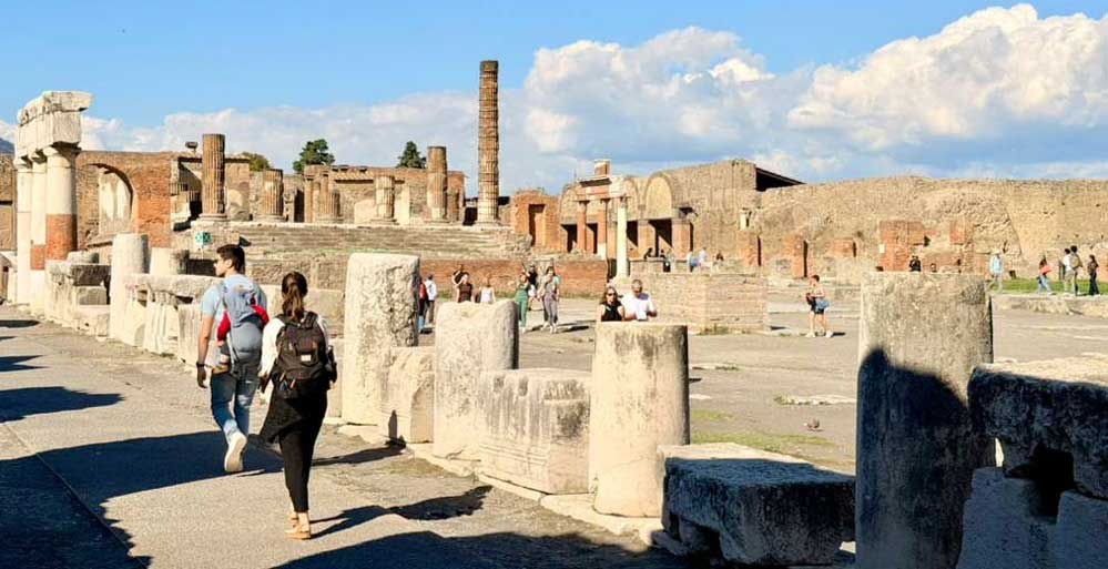 ചാരം മൂടിയ നഗരം - പോംപൈ! (അനിൽ പുത്തൻചിറ)