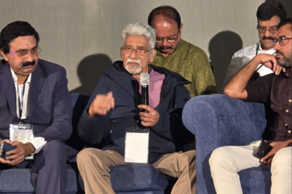 കോടീശ്വരർ   മാധ്യമങ്ങളെ വാങ്ങുന്നത് പുതിയ നരേറ്റീവ്  സൃഷ്ടിക്കാൻ: ജോണി ലൂക്കോസ്