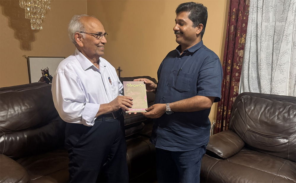 ഇത്ര ചെറുതാകാൻ  എത്ര വളരേണം !! (ജോസ് കാടാപുറം)