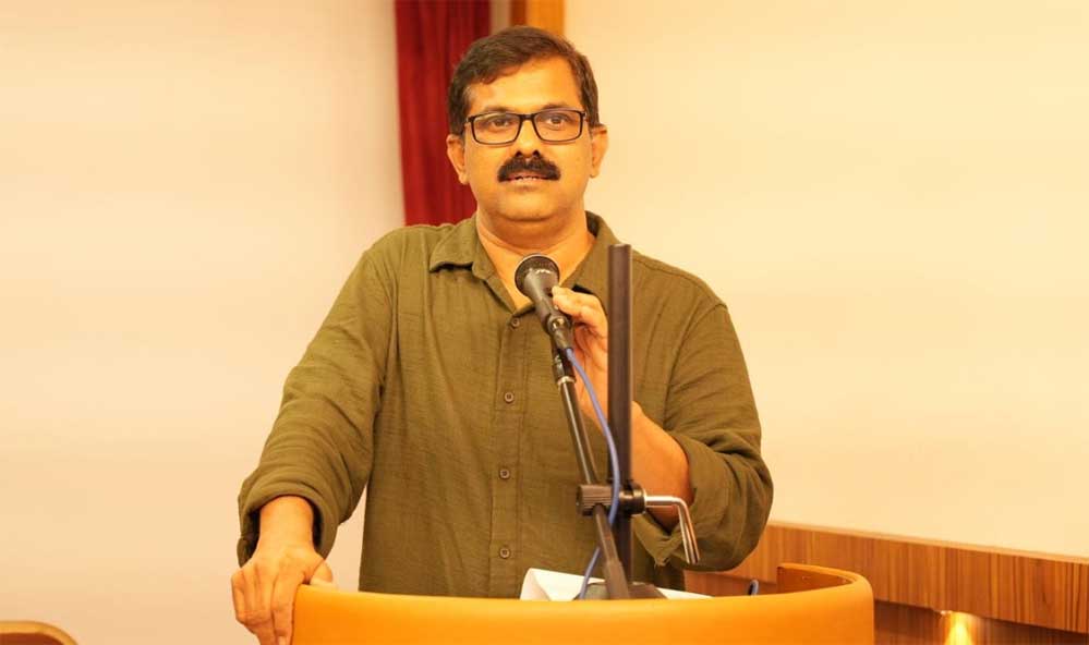 ജോൺ ഇളമതയുടെ 'സൂഫികളും സുൽത്താന്മാരും' എന്ന ചരിത്രനോവൽ പ്രകാശനം ചെയ്തു