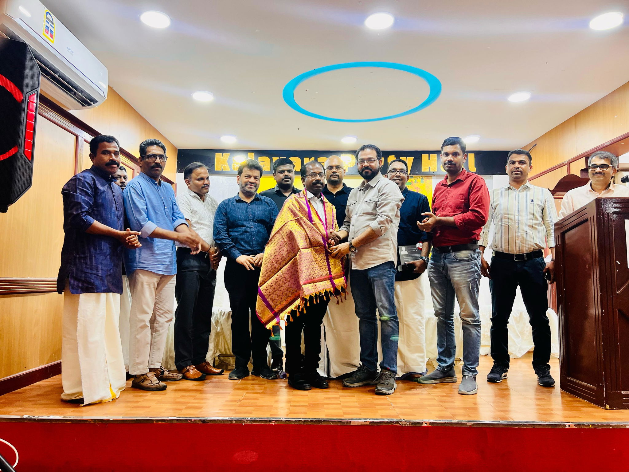 കെ. പി. എ സ്ഥാപകാംഗം കിഷോര്‍ കുമാറിന് യാത്രയയപ്പു നല്‍കി 