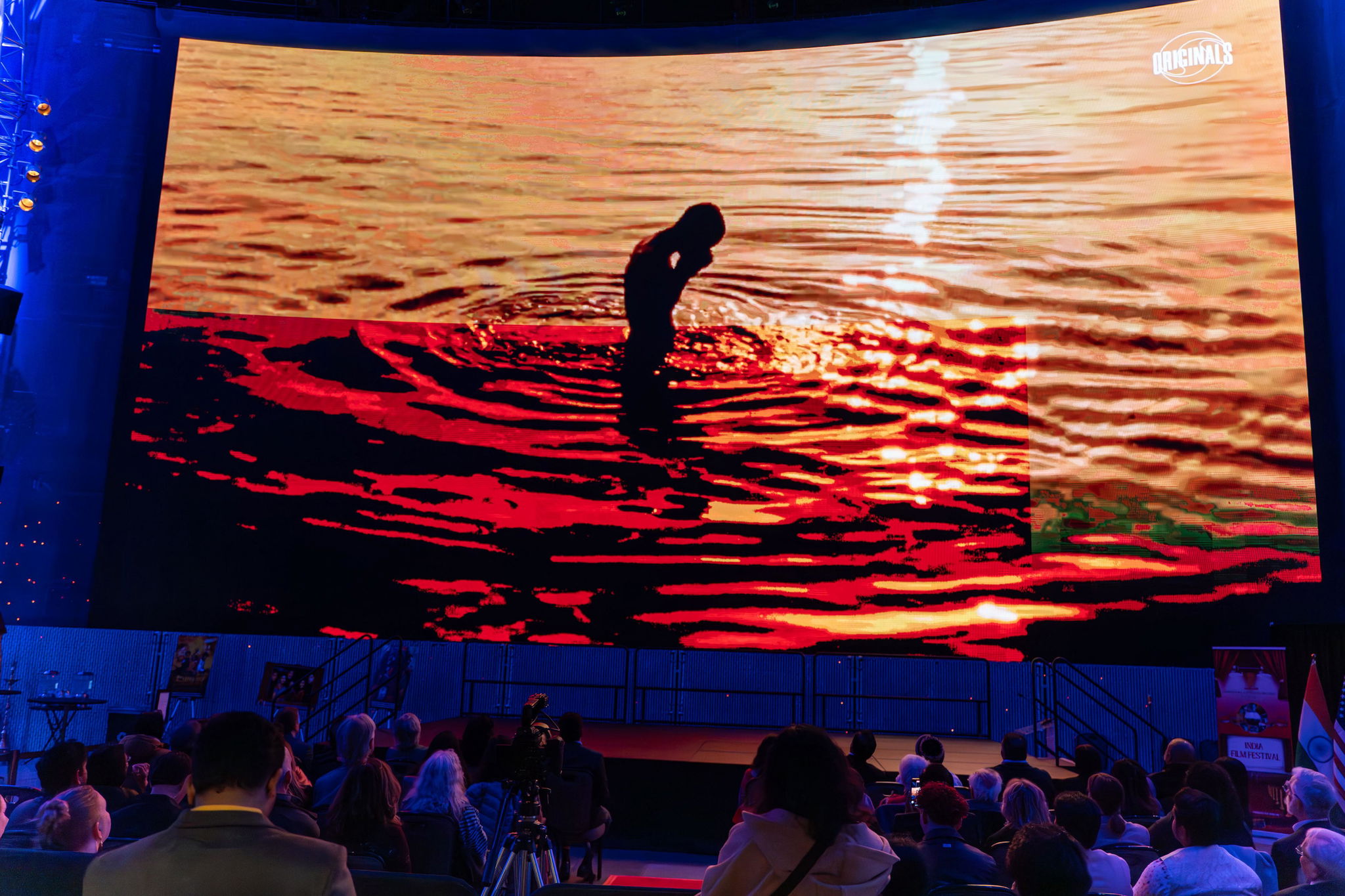 കോൺസലേറ്റ് ജനറൽ മുൻകൈയെടുത്തു സിയാറ്റിലിൽ ഇന്ത്യൻ ചലച്ചിത്രോത്സവം നടത്തി (പിപിഎം)