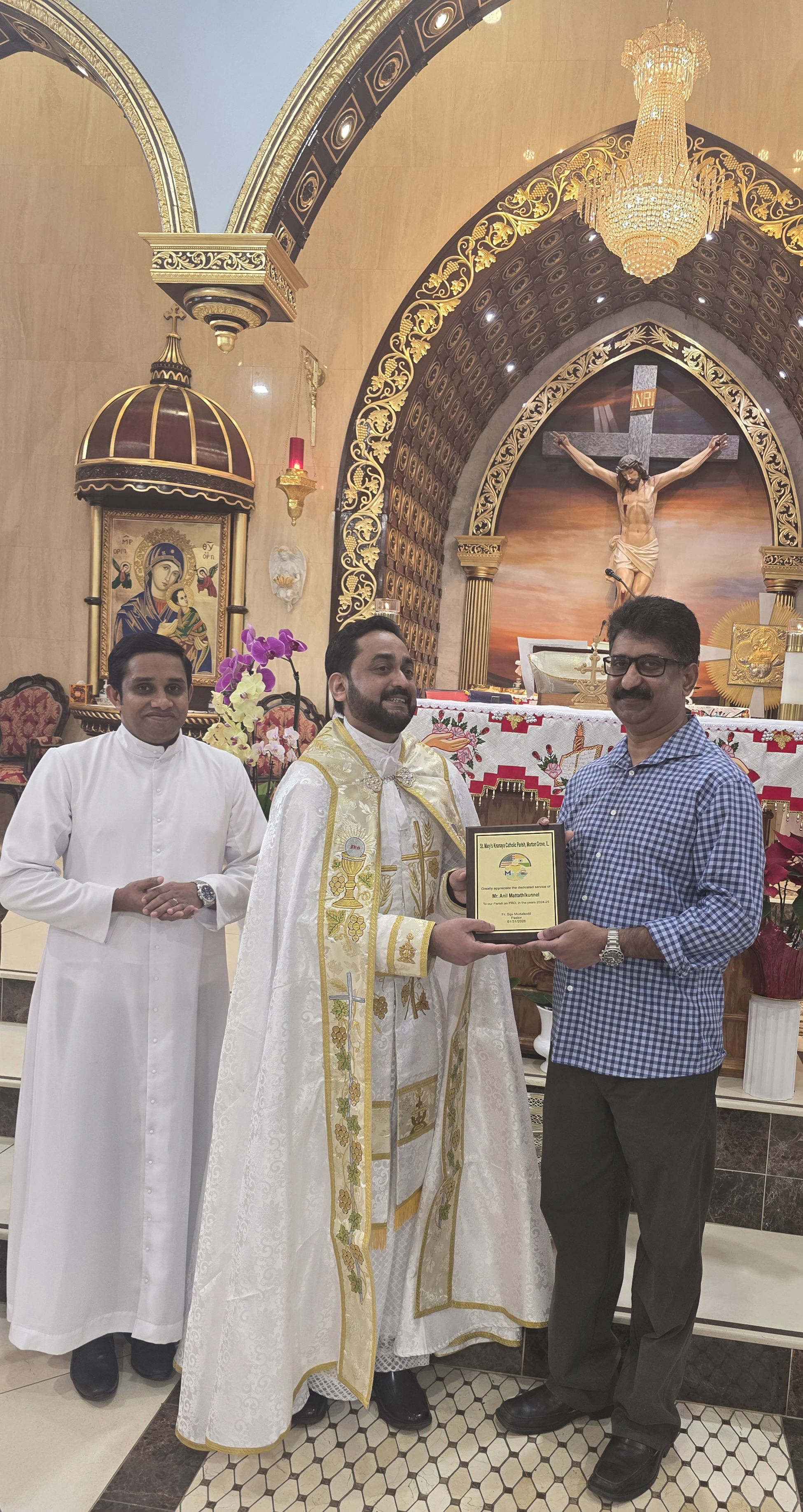 ചിക്കാഗോ സെന്റ് മേരീസില്‍ സ്ഥാനമൊഴിഞ്ഞ എക്‌സിക്യൂട്ടീവിന് ഇടവകയുടെ ആദരം