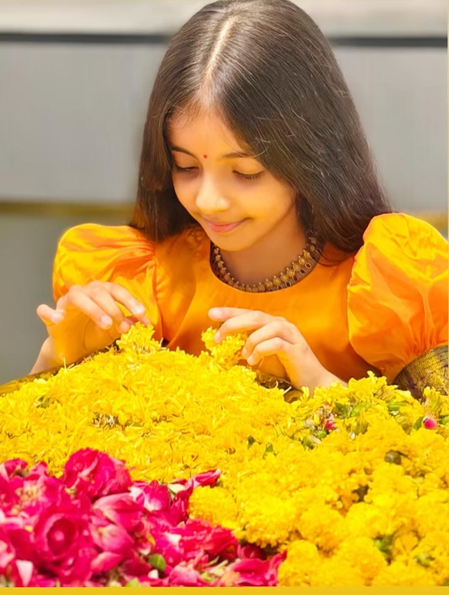 ടി വി, മൊബൈൽ ഫോണുകൾ ഇല്ലാതെ മകളെ വളർത്തുന്ന അസിൻ അവൾക്കു നൽകുന്നത് പുസ്തകങ്ങൾ (പിപിഎം)