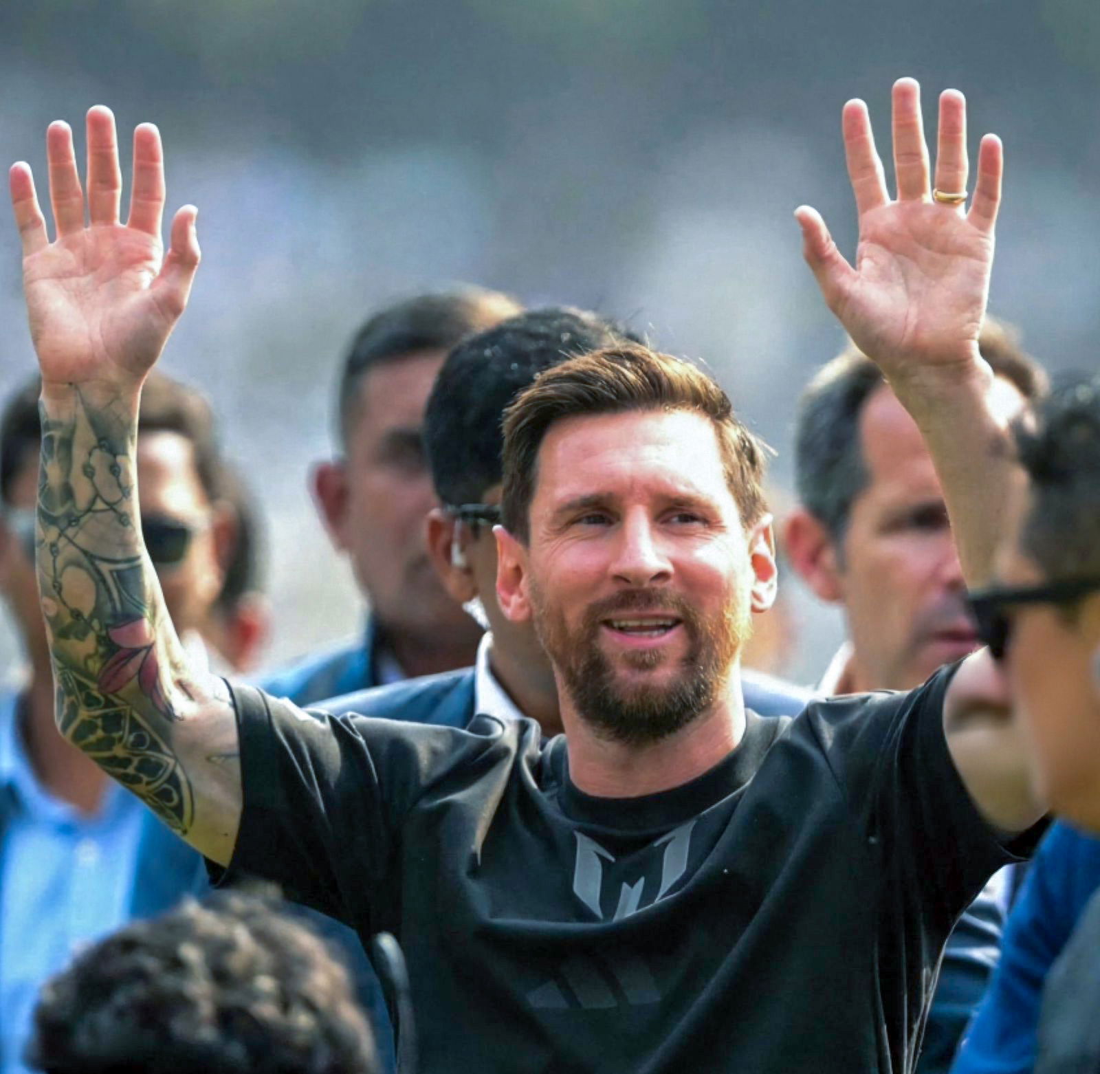  മെസിയ്ക്കു ചുറ്റും രാഷ്ട്രീയക്കാർ, ജനത്തിനൊന്നു കാണാൻ കഴിഞ്ഞില്ല: കൊൽക്കത്തയിൽ അരാജകത്വം (പിപിഎം)