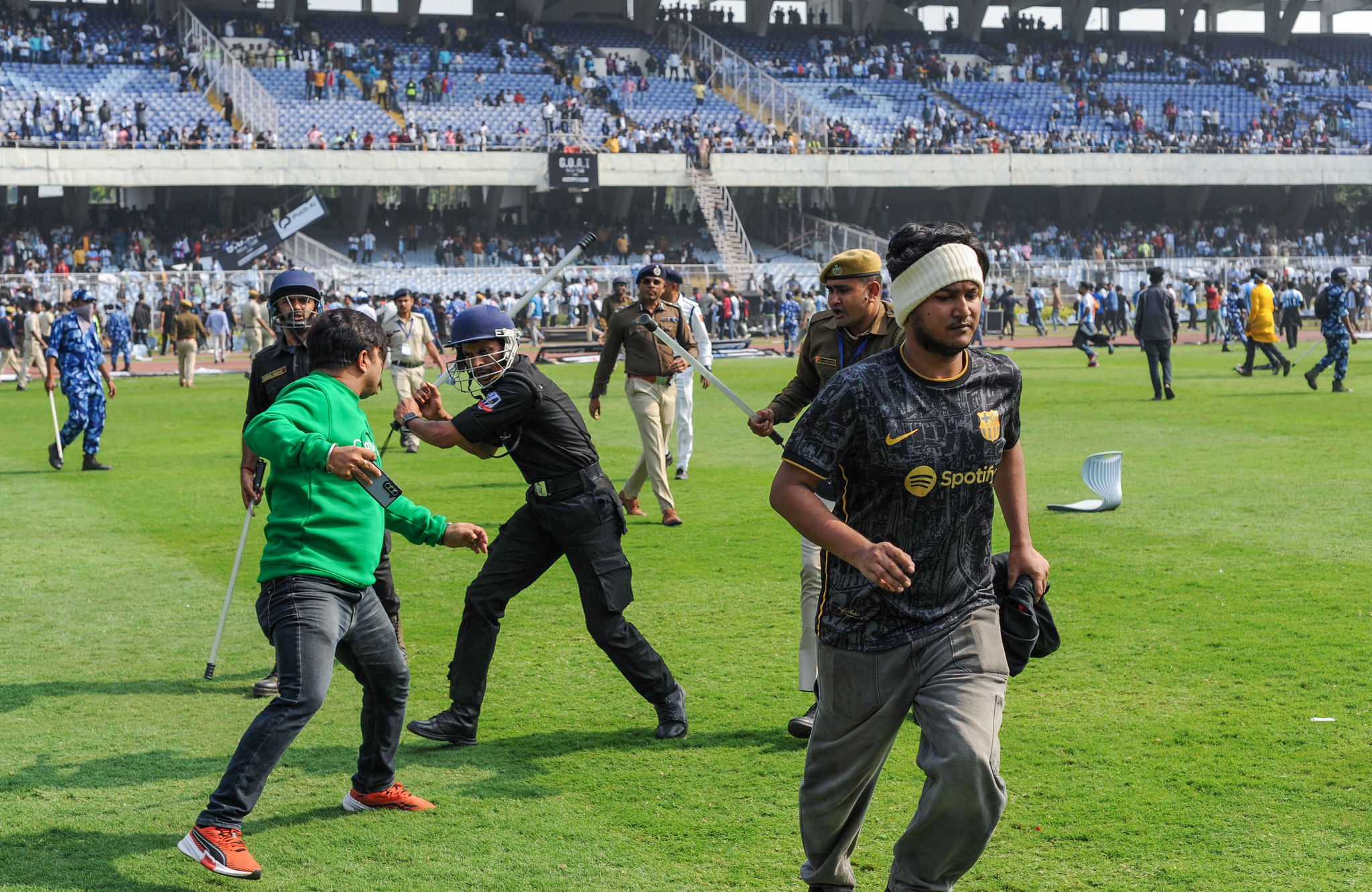  മെസിയ്ക്കു ചുറ്റും രാഷ്ട്രീയക്കാർ, ജനത്തിനൊന്നു കാണാൻ കഴിഞ്ഞില്ല: കൊൽക്കത്തയിൽ അരാജകത്വം (പിപിഎം)