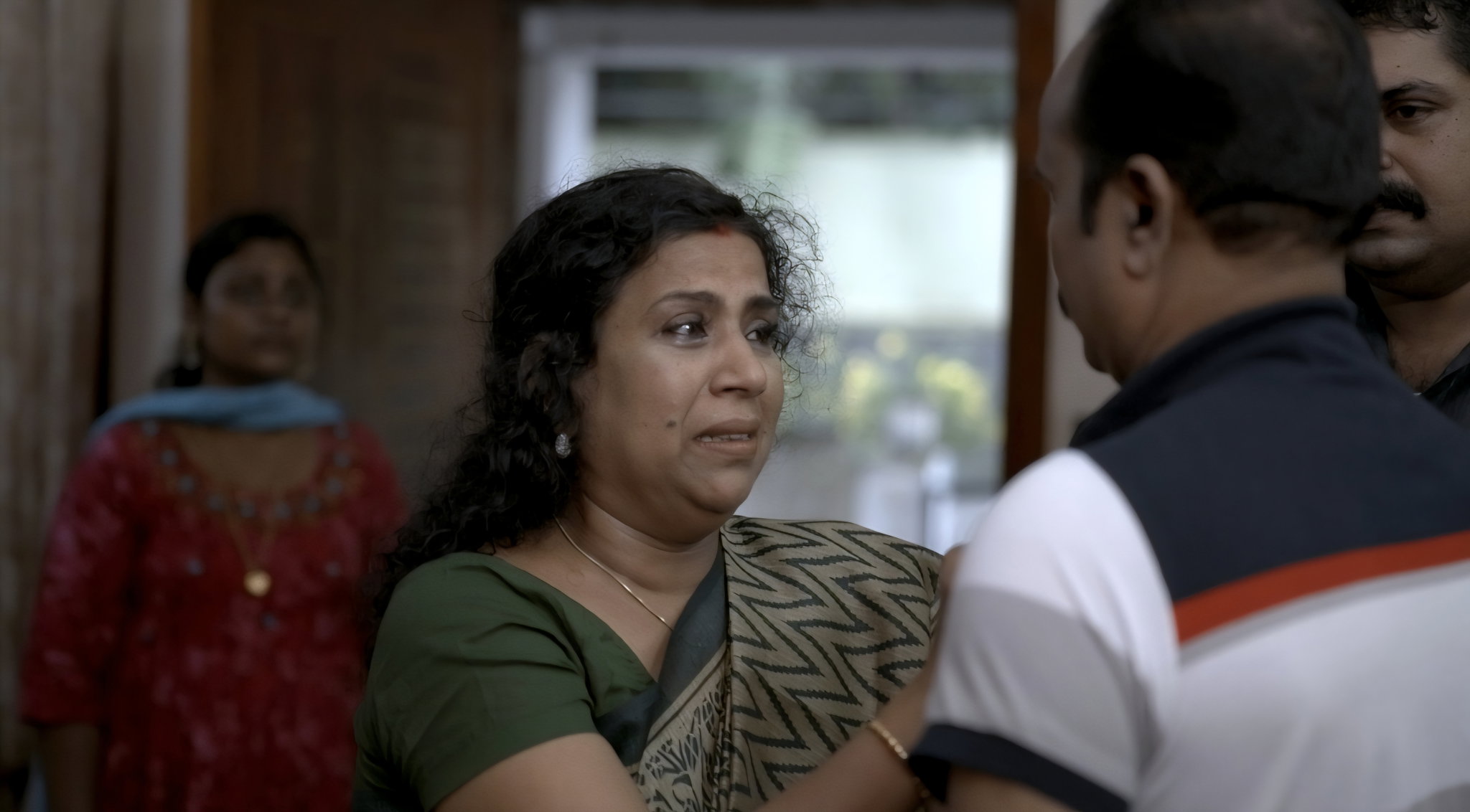 ശരത്തിന്റെ ആലാപനത്തോടെ 'മഴവില്‍ക്കനവുകള്‍' തരംഗമാകുന്നു:  'രാവുറങ്ങാതെ' ഗാനം യൂട്യൂബില്‍ 1 ലക്ഷം കാഴ്ചക്കാരെ പിന്നിട്ടു.