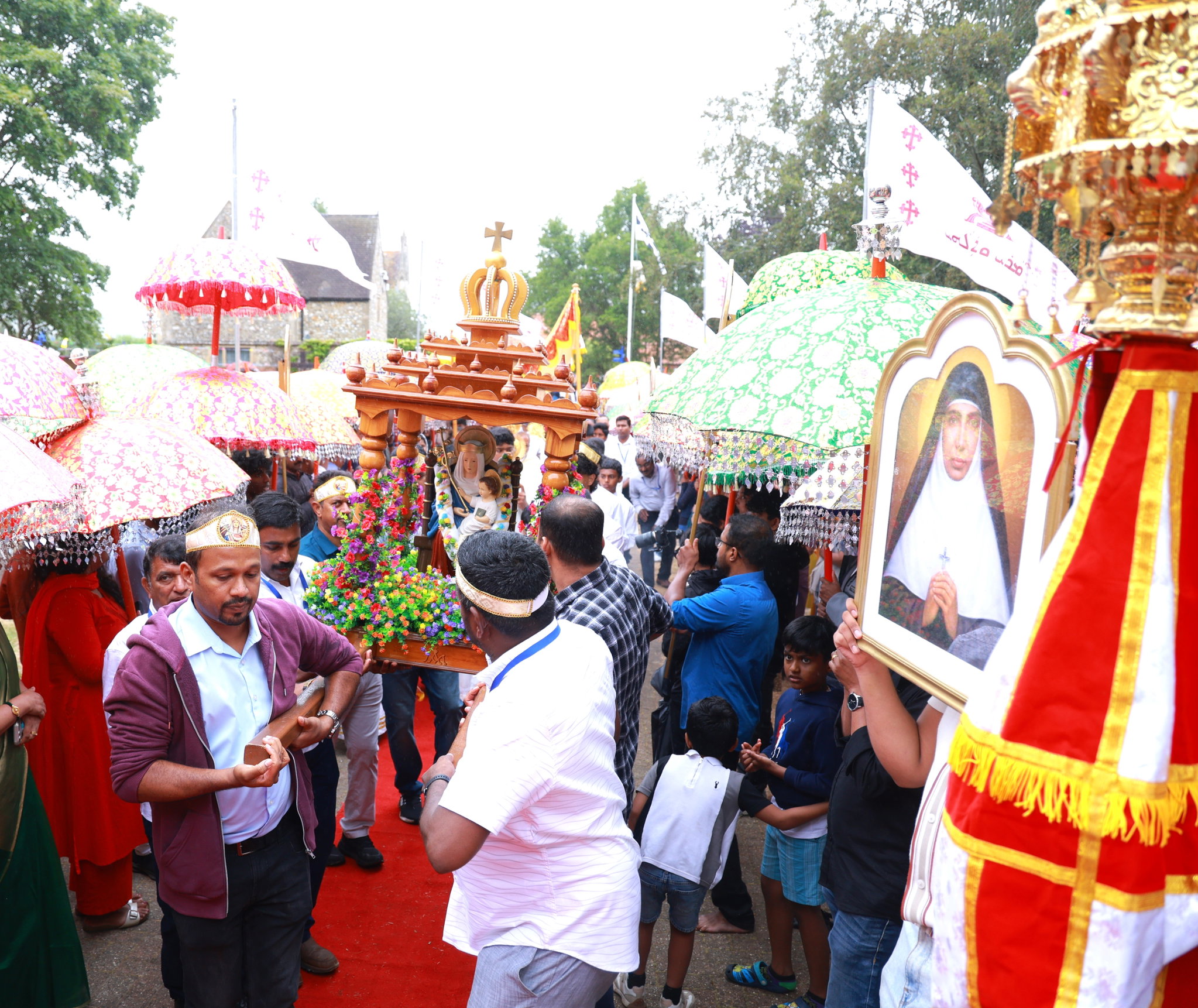  ഇംഗ്ലണ്ടിലെ നസ്രത്തില്‍ മാതൃസ്‌നേഹം പുല്‍കി വിശ്വാസിസാഗരം: വാത്സിങ്ഹാം തീര്‍ത്ഥാടനം മരിയഭക്തി പ്രഘോഷണമായി.  