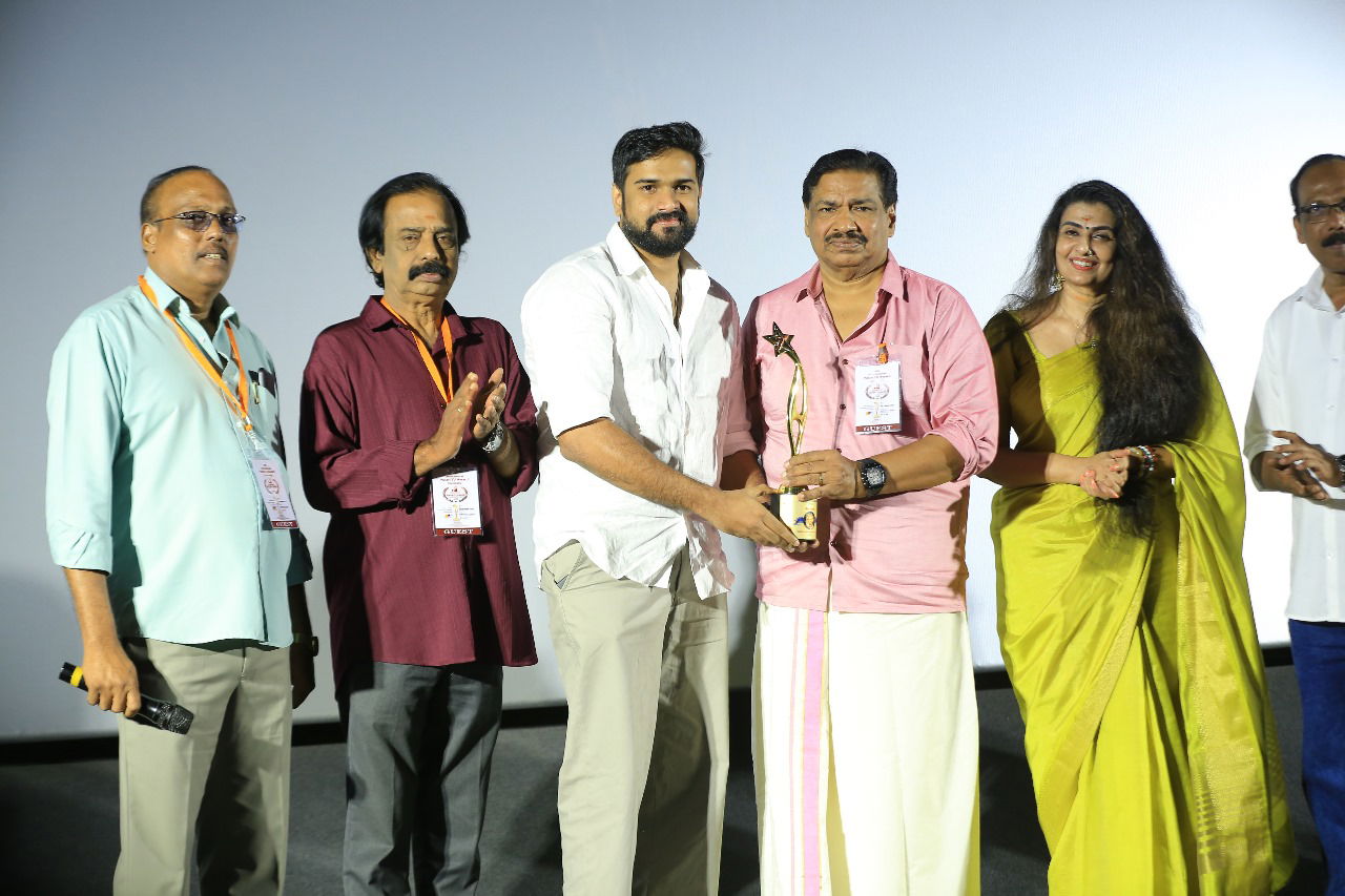 ഇൻ്റർനാഷണൽ പുലരി ടീ വി അവാർഡുകൾ വിതരണം ചെയ്തു