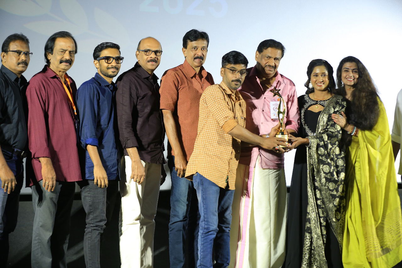 ഇൻ്റർനാഷണൽ പുലരി ടീ വി അവാർഡുകൾ വിതരണം ചെയ്തു