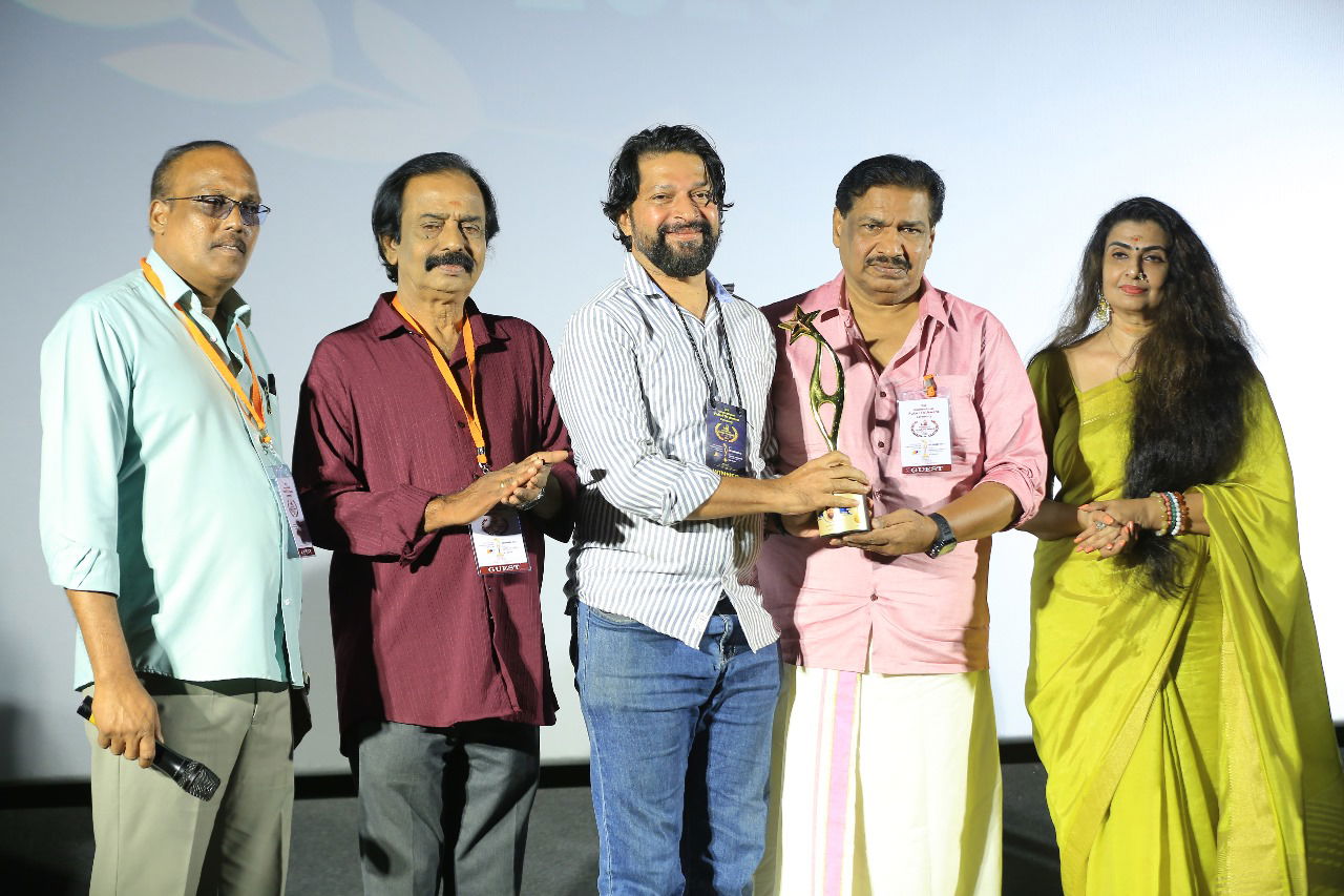 ഇൻ്റർനാഷണൽ പുലരി ടീ വി അവാർഡുകൾ വിതരണം ചെയ്തു