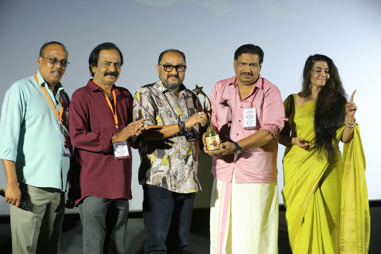 ഇൻ്റർനാഷണൽ പുലരി ടീ വി അവാർഡുകൾ വിതരണം ചെയ്തു