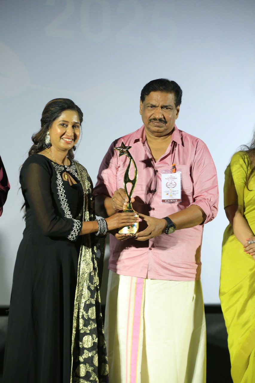 ഇൻ്റർനാഷണൽ പുലരി ടീ വി അവാർഡുകൾ വിതരണം ചെയ്തു