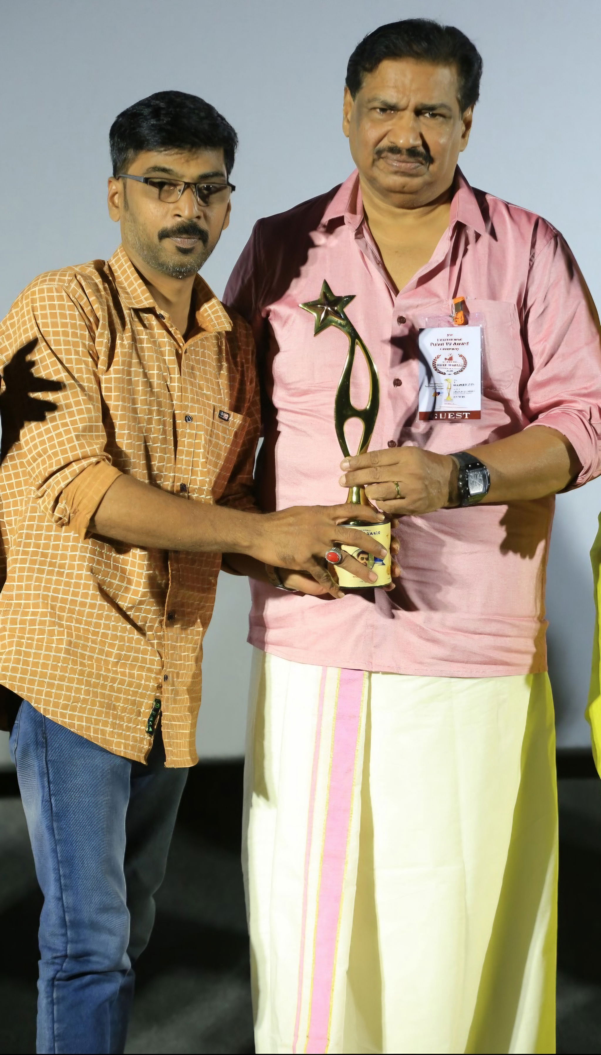 ഇൻ്റർനാഷണൽ പുലരി ടീ വി അവാർഡുകൾ വിതരണം ചെയ്തു